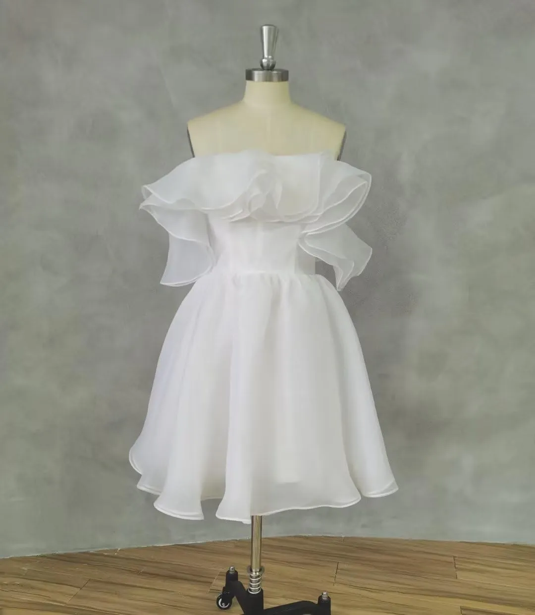 Sweetheart Short Wedding Dress for Bride Detachable Sleeves Boho Wedding Dress Tulle Bridal Gown