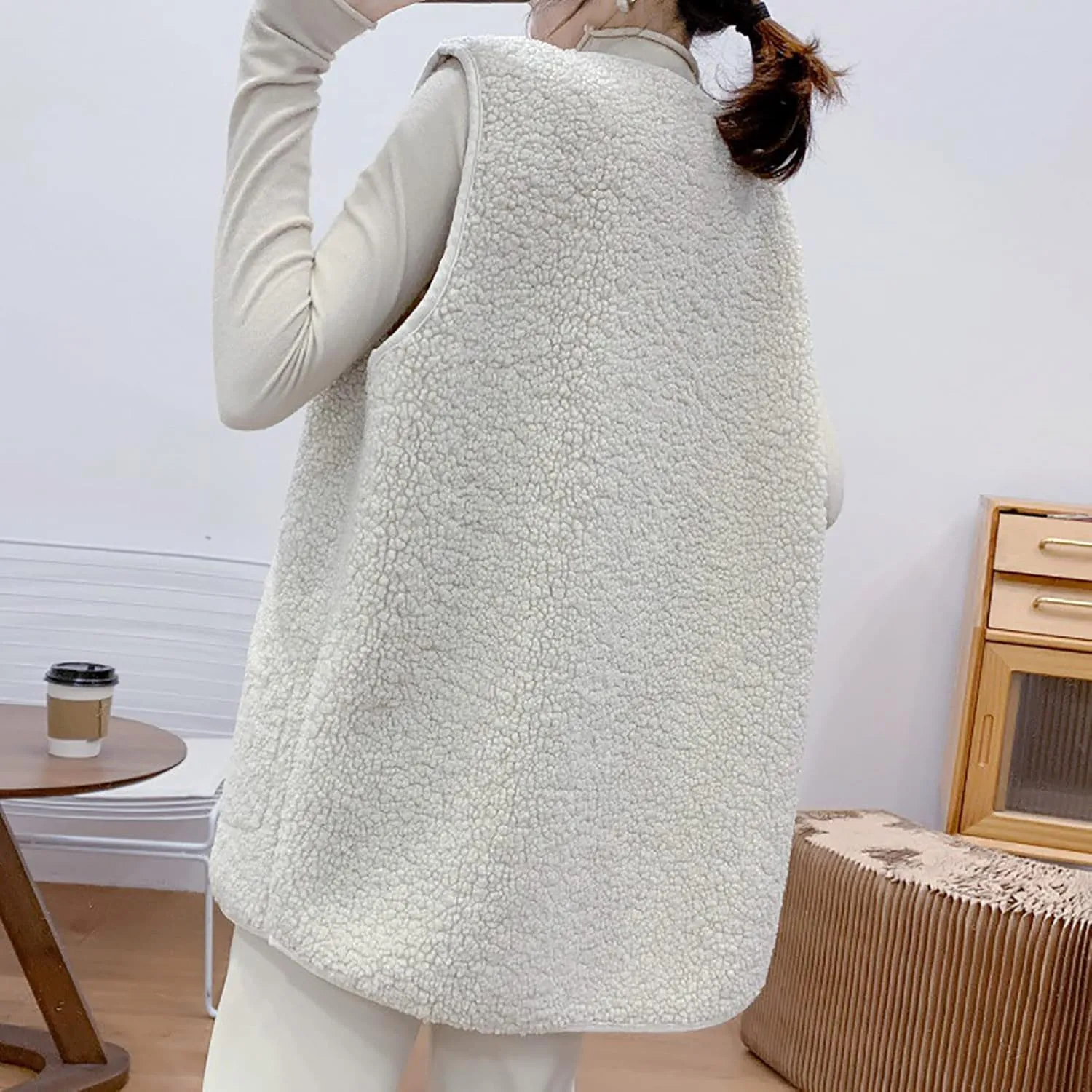 tuduoms Womens Sherpa Vest Casual Warm Fuzzy Faux Shearling Vest Sleeveless Fleece Jacket Pockets Teddy Coat Gilet for Winter