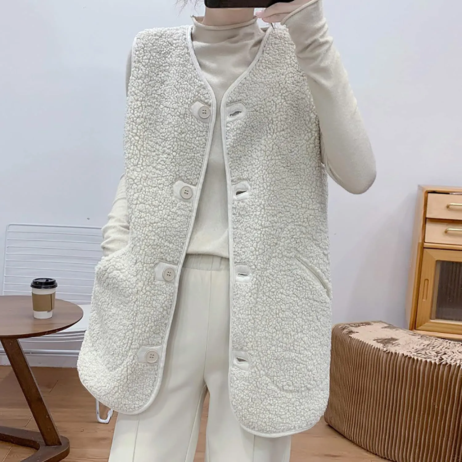 tuduoms Womens Sherpa Vest Casual Warm Fuzzy Faux Shearling Vest Sleeveless Fleece Jacket Pockets Teddy Coat Gilet for Winter